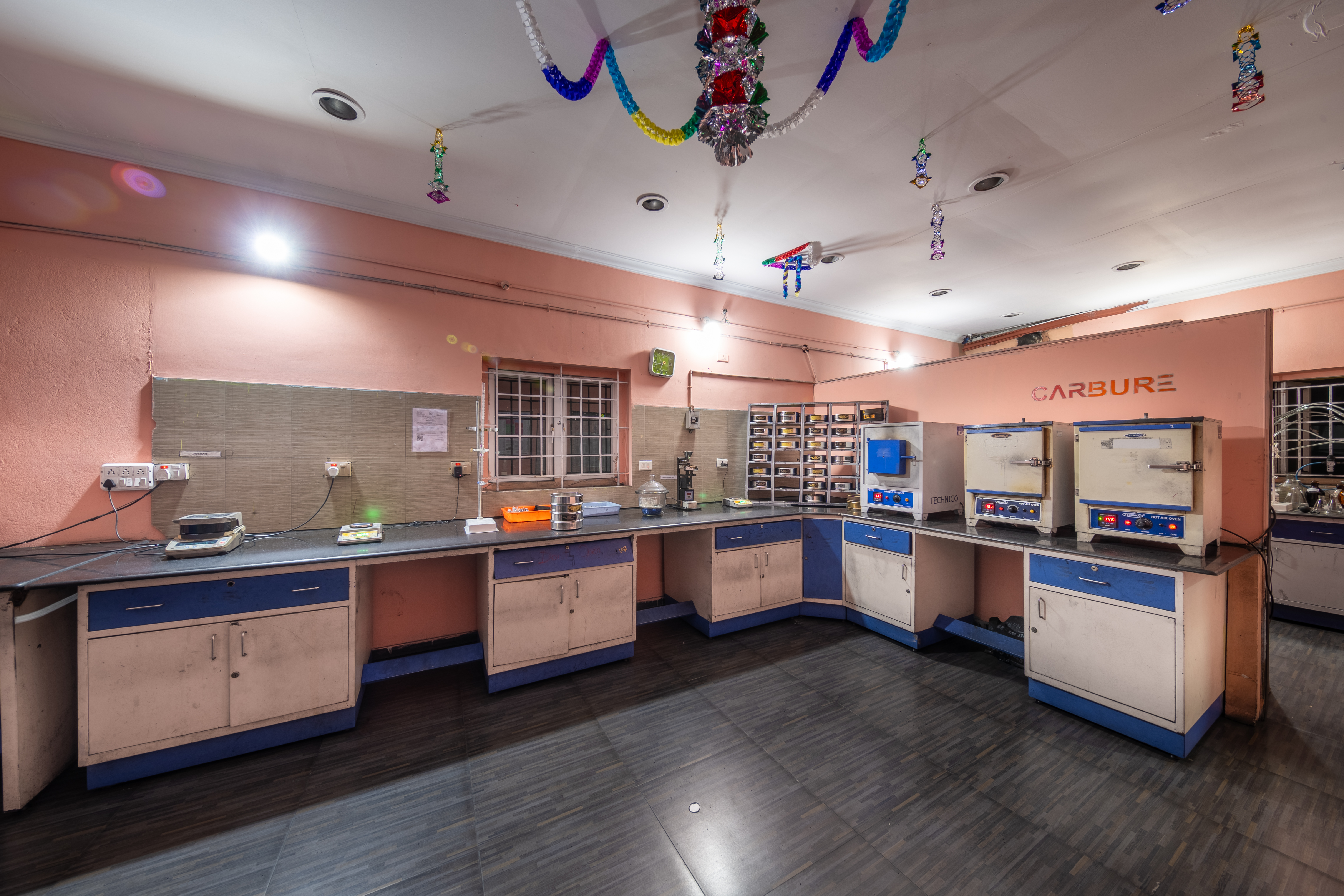 Activated carbon pellets absorbing CO₂ gas molecules